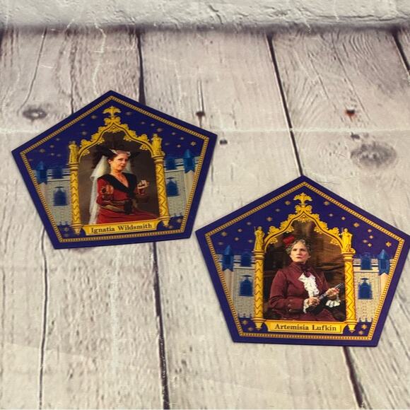 World of Harry Potter Set of 2 Chocolate Frog Cards from Universal Studios - Picture 1 of 3